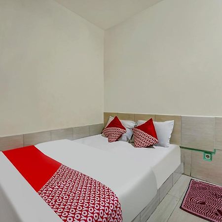 Oyo 90158 Hotel Lendosis Perintis Kemerdekaan Палембанг Экстерьер фото